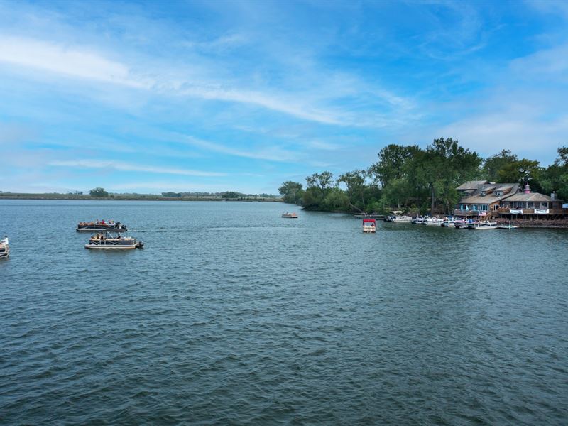 Anchors Away Lodge and Resort : Aberdeen : Brown County : South Dakota