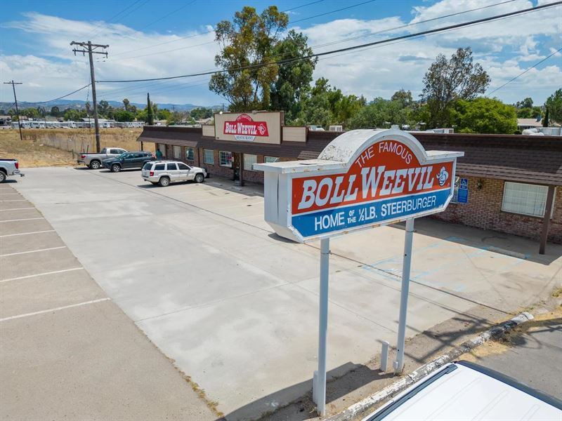 Thriving Landmark Restaurant, Extr : Ramona : San Diego County : California