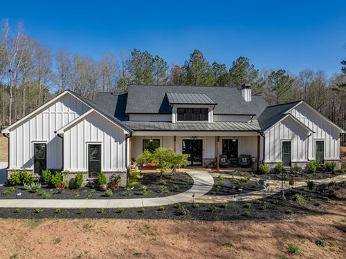 Stunning Ranch Farmhouse on 5 Acres : Monroe : Walton County : Georgia