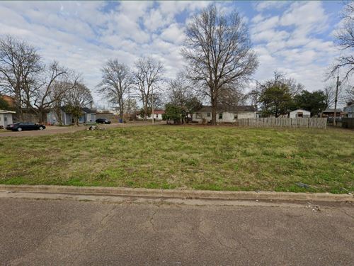 Beautiful Tiny House Corner Lot : Clarksdale : Coahoma County : Mississippi