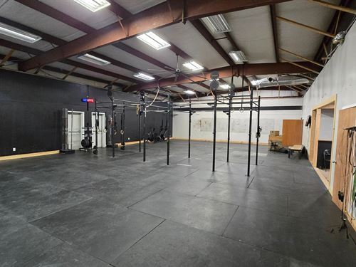 Commercial Building On.75 Acre : Cleveland : Bolivar County : Mississippi