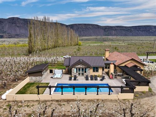 Ravenwing Ranch : Malaga : Chelan County : Washington