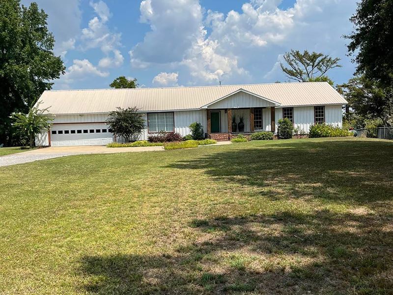 Waterfront Home on 2.53 Acres in Hu : Yazoo City : Humphreys County : Mississippi