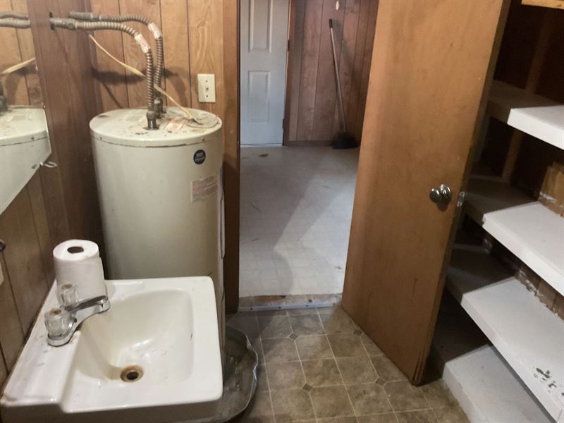 19.49 Acres with a Home in Howard : Umpire : Howard County : Arkansas