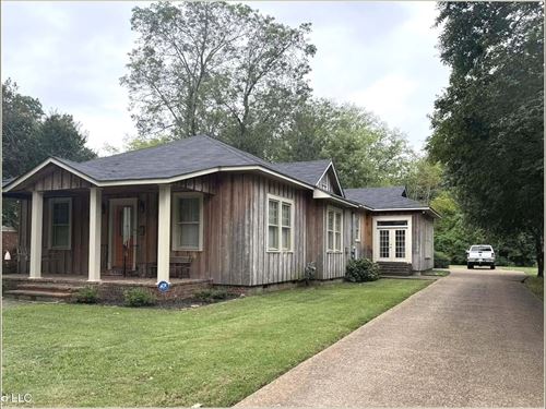 Home in Sunflower County at 103 Par : Indianola : Sunflower County : Mississippi