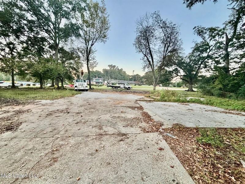Prime Commercial Lot in McComb MS : McComb : Pike County : Mississippi