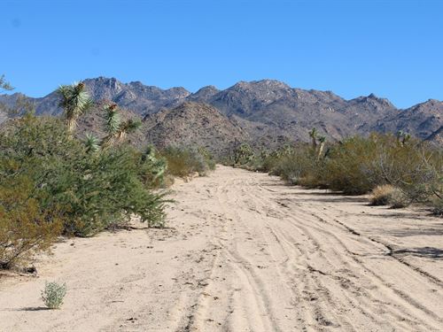 2.21 Acres with Power Nearby : Yucca : Mohave County : Arizona