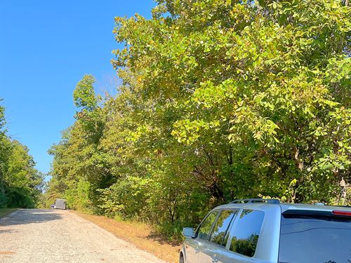 Lake Retirement on Large Corner Lot : Horseshoe Bend : Izard County : Arkansas