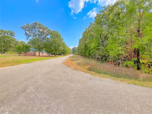 Corner Lot Near Pioneer Lake Beach : Horseshoe Bend : Izard County : Arkansas