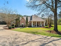 Brick Luxury Retreat : Brookhaven : Lincoln County : Mississippi