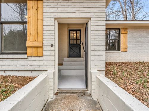 A Home on 3.8 Acres in Columbus Lo : Columbus : Lowndes County : Mississippi