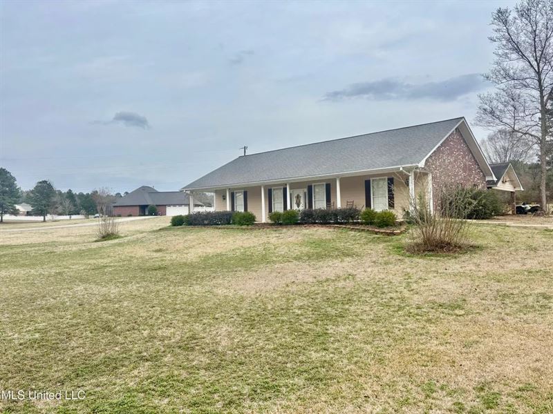 Brick Home in North Pike School Dis : Summit : Pike County : Mississippi