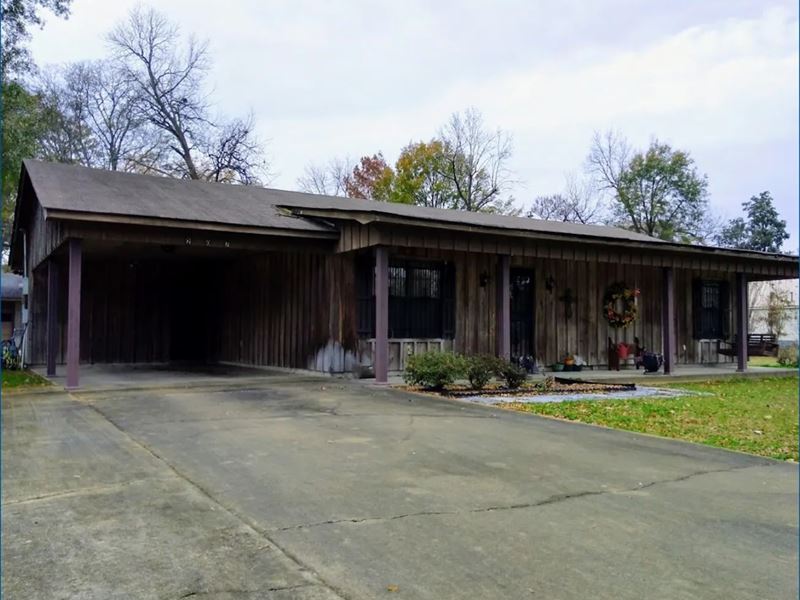 Cabin in Humphreys County at 207 : Isola : Humphreys County : Mississippi