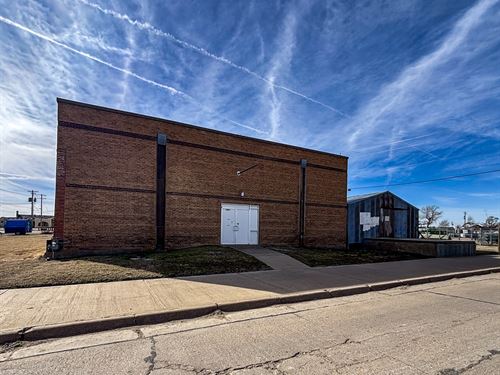 Commercial Building in Great Bend : Great Bend : Barton County : Kansas