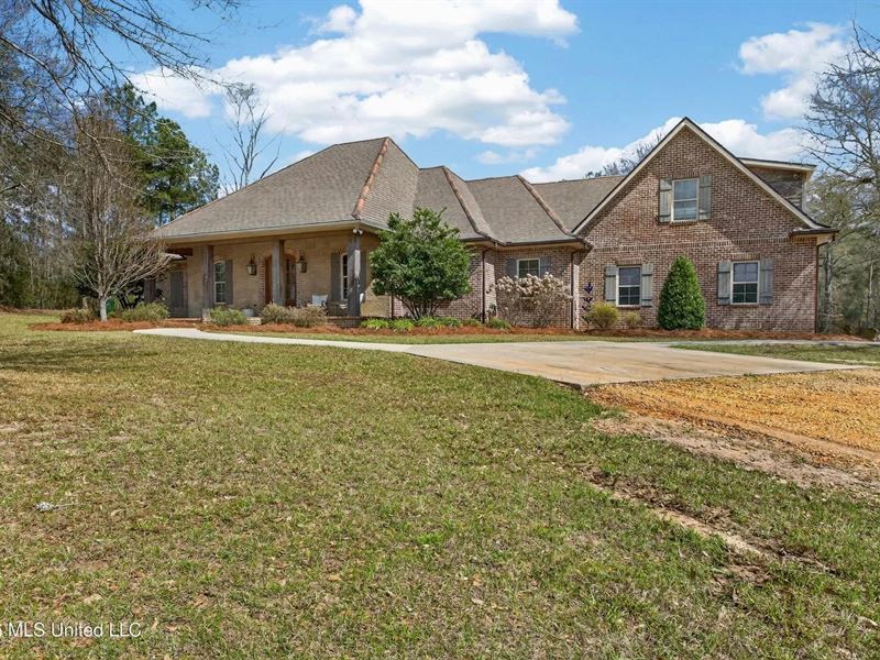5Br 3544 Sq Ft Home for Sale on 19 : Summit : Pike County : Mississippi