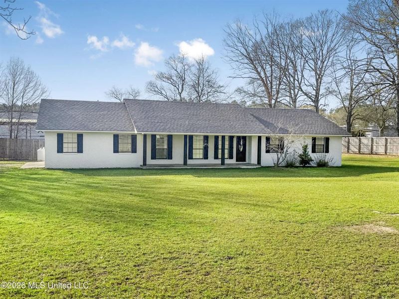Updated Country Home for Sale on 1 : Brookhaven : Lincoln County : Mississippi