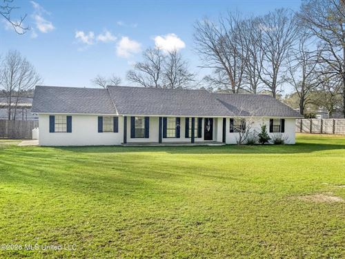 Updated Country Home For Sale on 1 : Brookhaven : Lincoln County : Mississippi