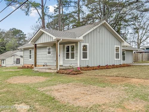 Fully Remodeled Home in Town : McComb : Pike County : Mississippi