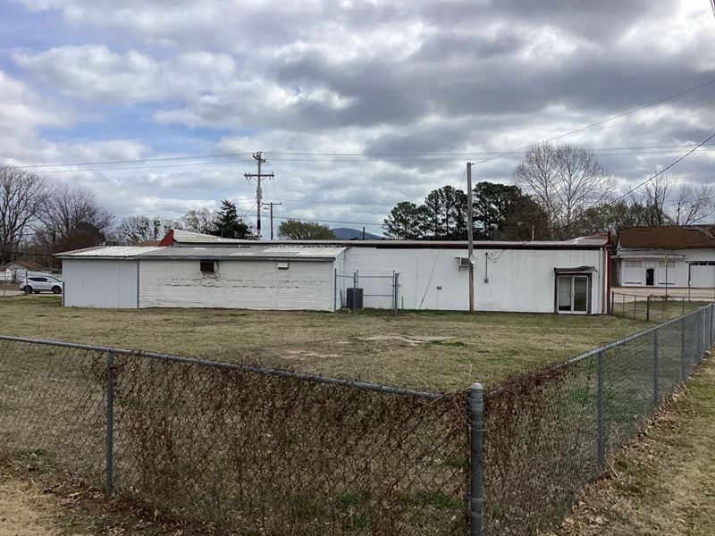 Commercial Building On.41 Acre Lo : Clayton : Pushmataha County : Oklahoma