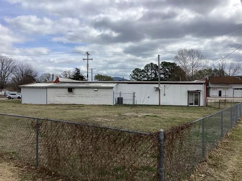 Commercial Building On.41 Acre Lo : Clayton : Pushmataha County : Oklahoma