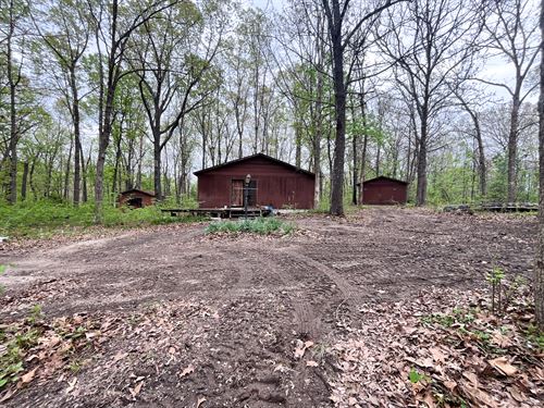 Land with Buildings, Well, Electric : West Plains : Howell County : Missouri