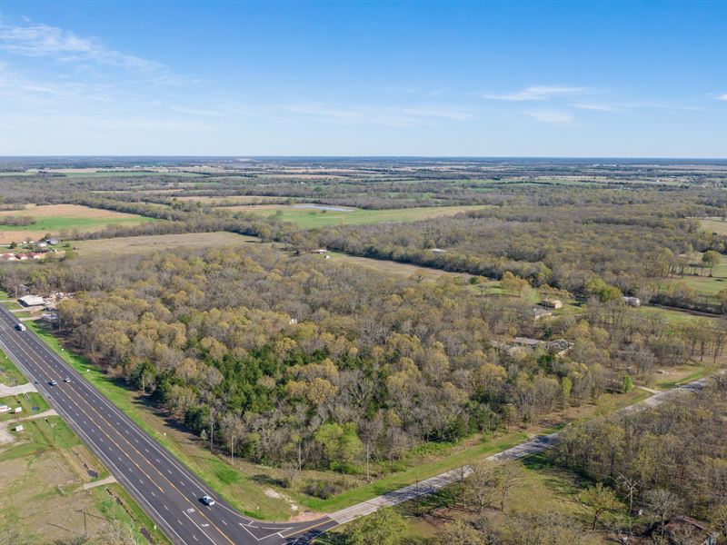 30.35 Acres with Hwy 82 Frontage : Paris : Lamar County : Texas