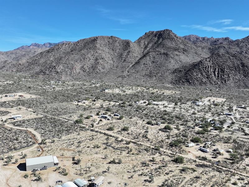 2.35 Acre Desert Homestead in Yucca : Golden Valley : Mohave County : Arizona