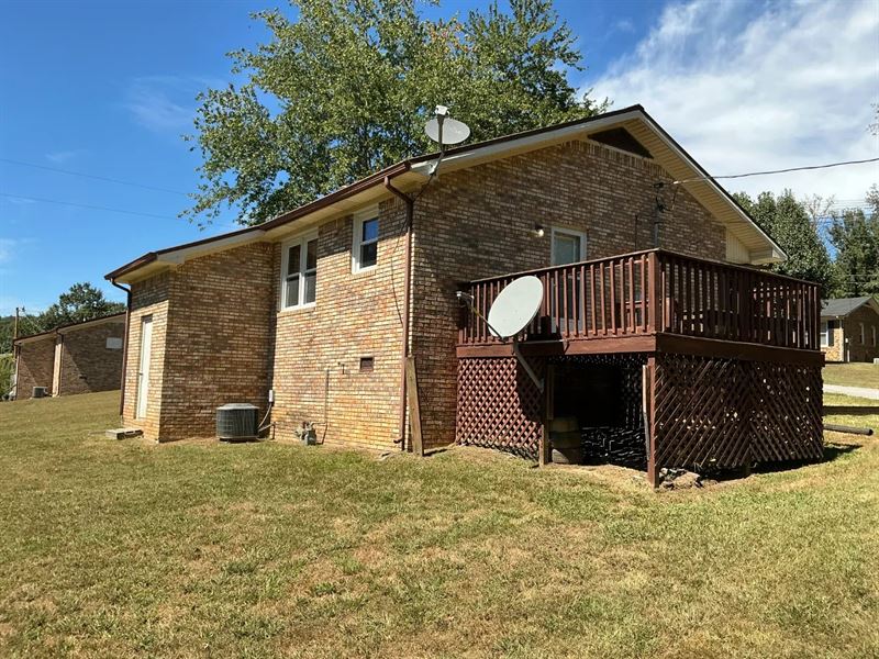 Charming Brick Home in Butler Count : Morgantown : Butler County : Kentucky