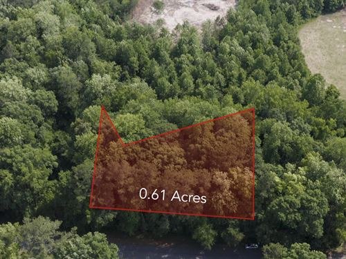 Tucked-Away Homesite Near Town : Chocowinity : Beaufort County : North Carolina