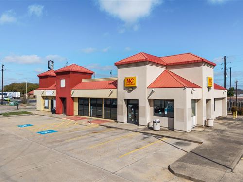 Multi-Tenant Qsr/Retail : El Campo : Wharton County : Texas