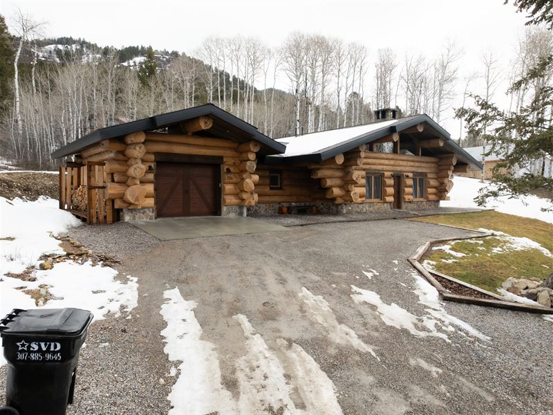 Log Home in Star Valley Ranch : Star Valley Ranch : Lincoln County : Wyoming