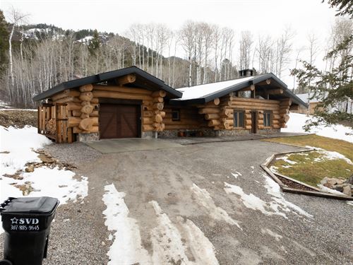 Log Home in Star Valley Ranch : Star Valley Ranch : Lincoln County : Wyoming