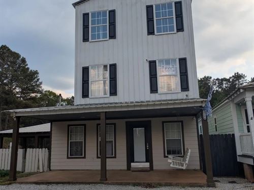 Fair Cabin in Neshoba County at 101 : Philadelphia : Neshoba County : Mississippi