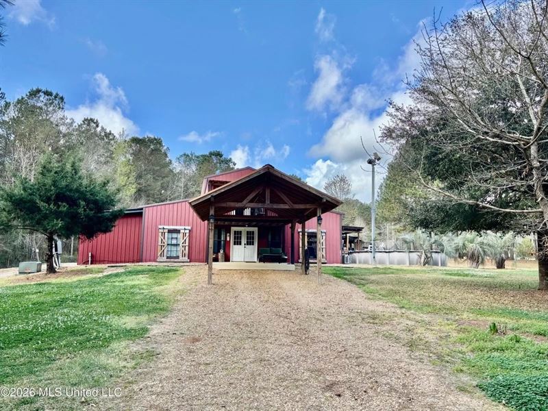 Rustic Barndominium in North Pike : Summit : Pike County : Mississippi