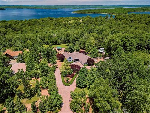 Stunning Lake Estate on Bull Shoals : Oakland : Marion County : Arkansas