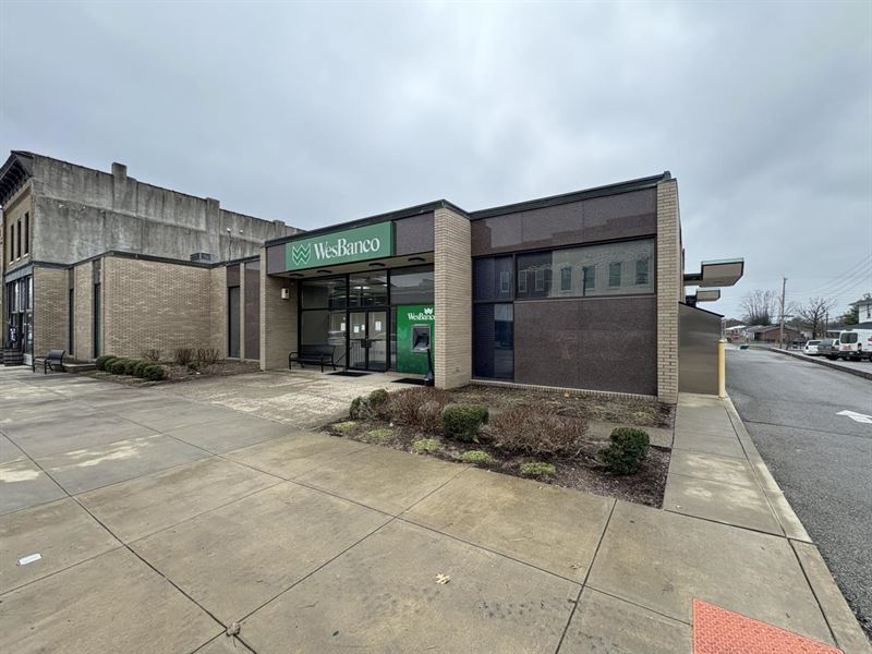 Former Bank, Downtown Location : Lawrenceburg : Anderson County : Kentucky