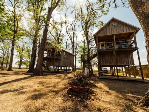 Two Lakefront Cabins on 1.75 in Acr : Yazoo City : Humphreys County : Mississippi