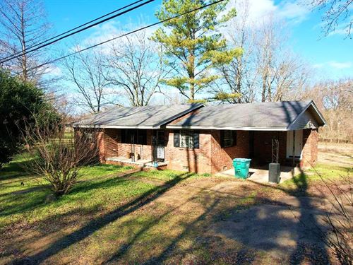 Home in Grenada County at 57 S Main : Holcomb : Grenada County : Mississippi