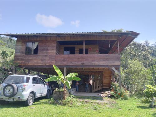 Emerald Creek Pasture and Cabin : La Suiza : Costa Rica