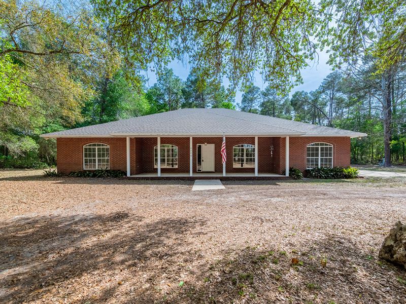 Beautifully Updated Home on 2.44Ac : Keystone Heights : Clay County : Florida
