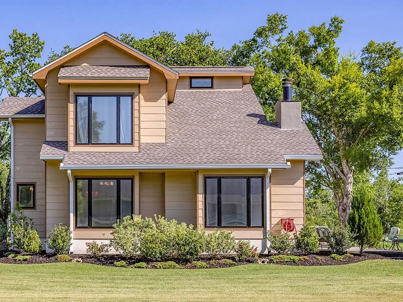 Unique 4-Level Custom Home Raceland : Lockport Heights : Lafourche Parish : Louisiana