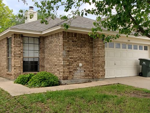 2 Bdrm 2 Bath, FP & 2-Car Garage : Temple : Bell County : Texas