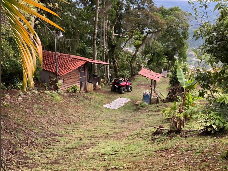 Charming Log Cabin : Orosi : Costa Rica