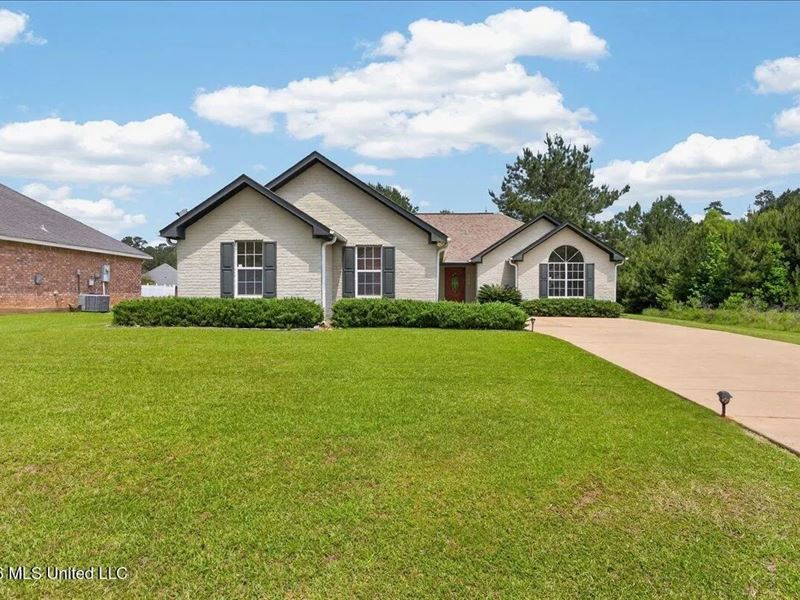 Home in Fox Chase Subdivision, McCo : McComb : Pike County : Mississippi