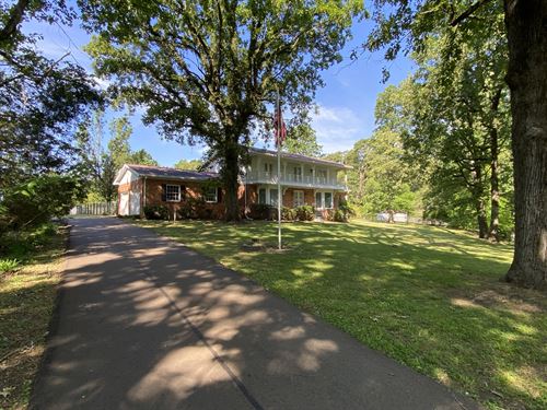Farm, Home, Barn, Creek, Fencing : Savannah : Hardin County : Tennessee