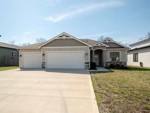 2529 E 26th Terrace : Lawrence : Douglas County : Kansas
