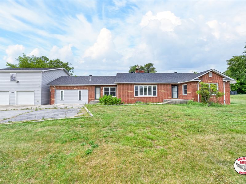 Brick Home & 3.7 /- Acres : Livingston : Overton County : Tennessee