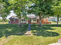 Brick Home & 7.84+/- Acres : Cookeville : Putnam County : Tennessee