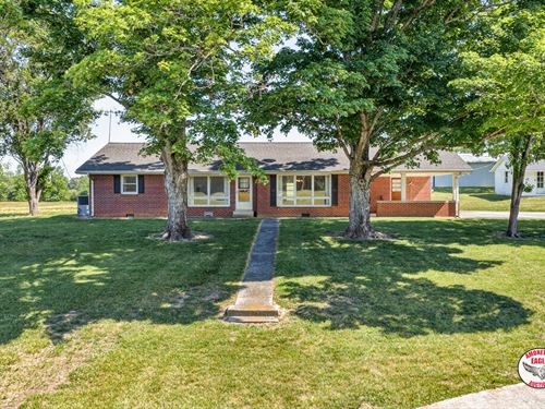 Brick Home & 7.84+/- Acres : Cookeville : Putnam County : Tennessee
