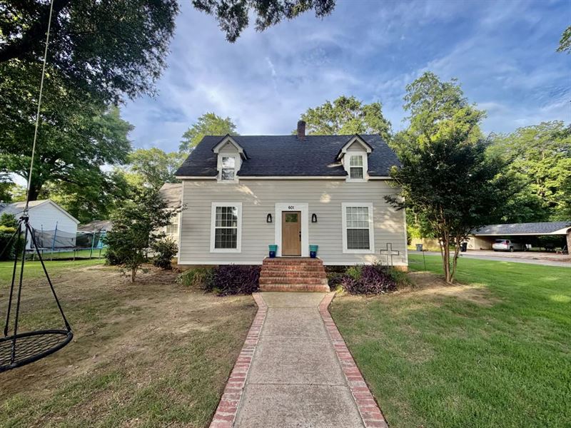 Home in Washington County at 601 : Leland : Washington County : Mississippi